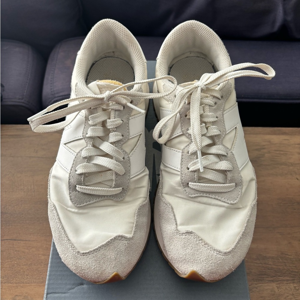 White New Balance 237